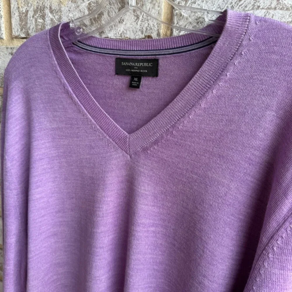 Banana Republic Men's V-Neck Sweater in Lavender Purple